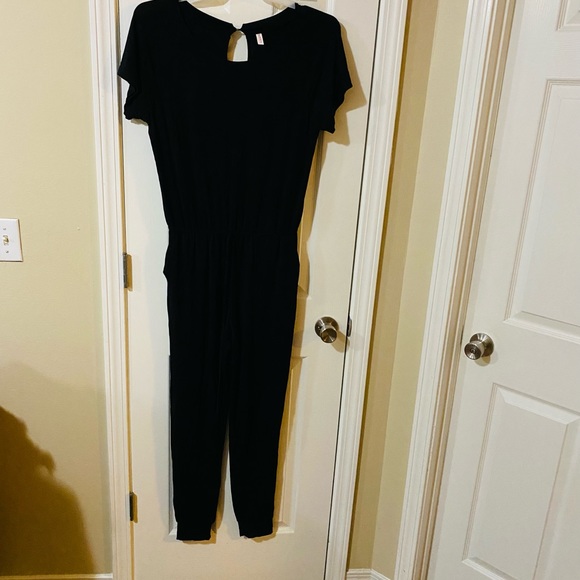 Pants - 💣 🚨Black Short sleeve Jumpsuit w pockets & drawstring 🔥🙌🏾 Women Medium